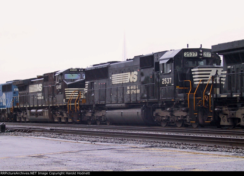 NS 2537 & 9349 on southbound train